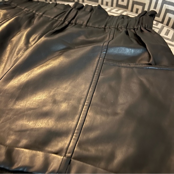 Aritzia Wilfred Vegan Leather Black High Waisted Shorts - Picture 4 of 8